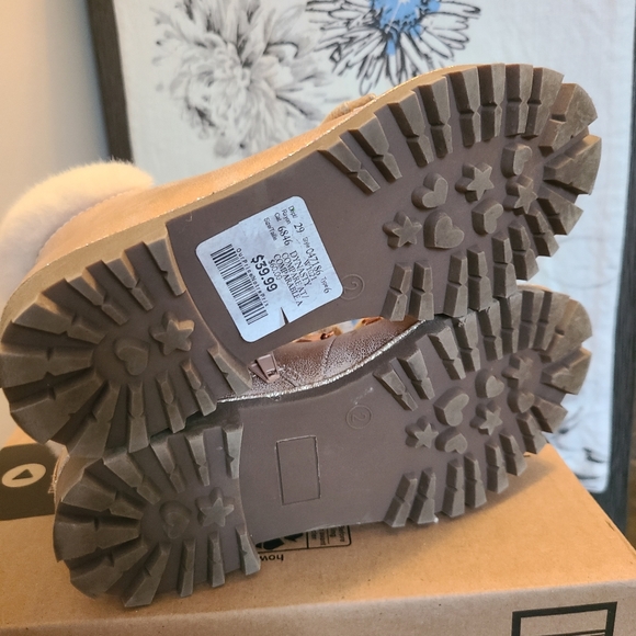 Like New Girls Boots - Picture 4 of 10